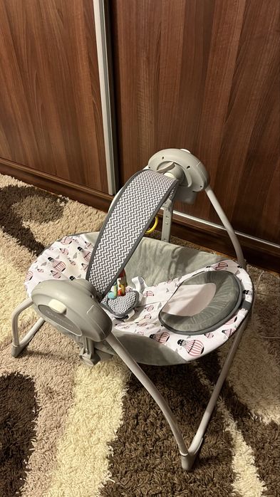 Leagan Kinderkraft Flo, cu melodii, roz cu gri