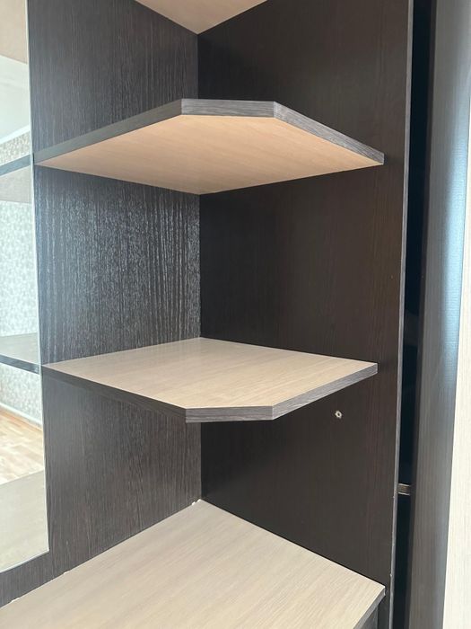 Продам угловой шкаф