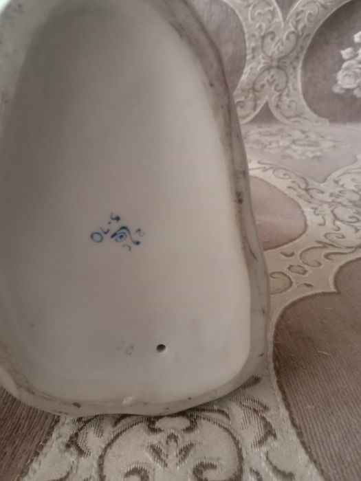 Фарфровая статуэтка.