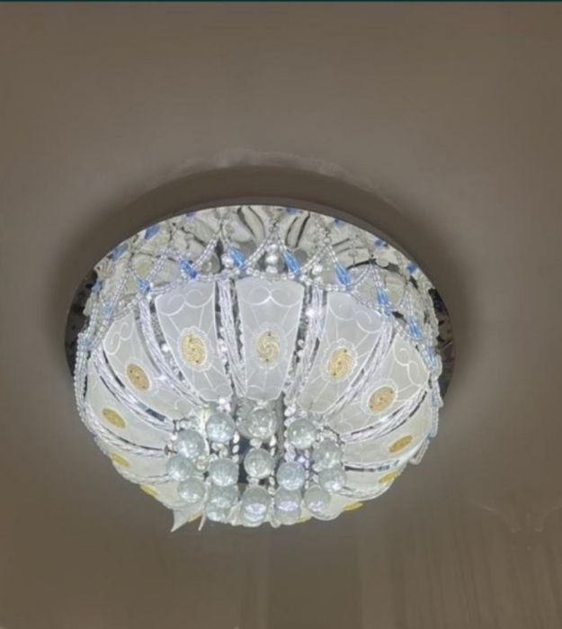 Продам люстры 12000