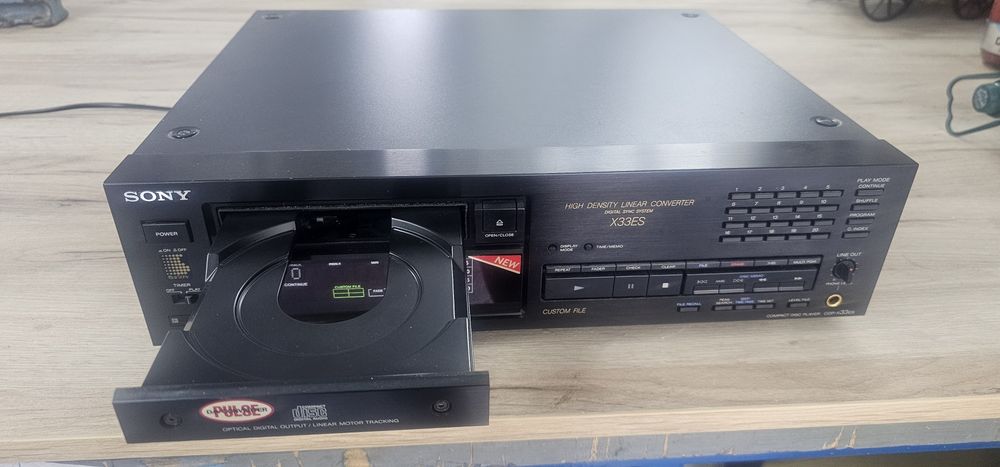 Vând CD Player Sony X33ES