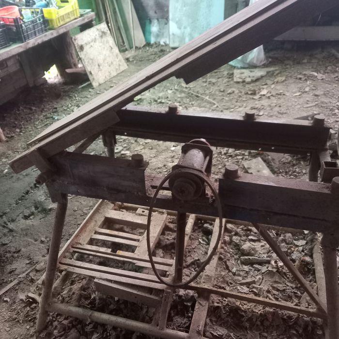 Masă circular reglabilă