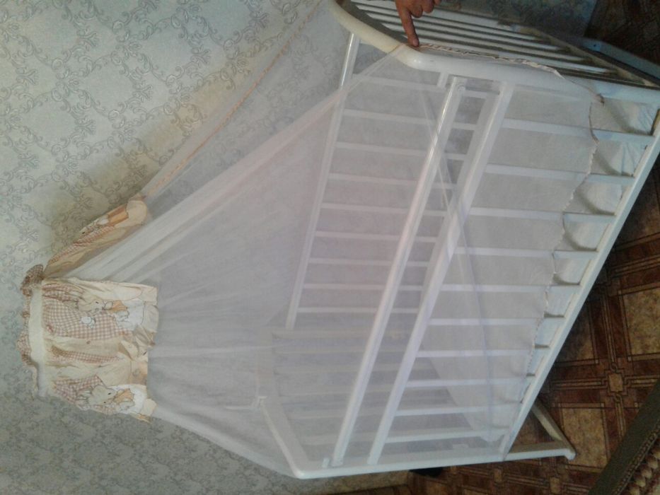 Детская кроватка - манеж