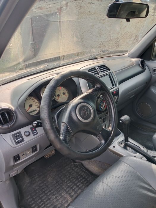 Продам машину Тойота Rav4