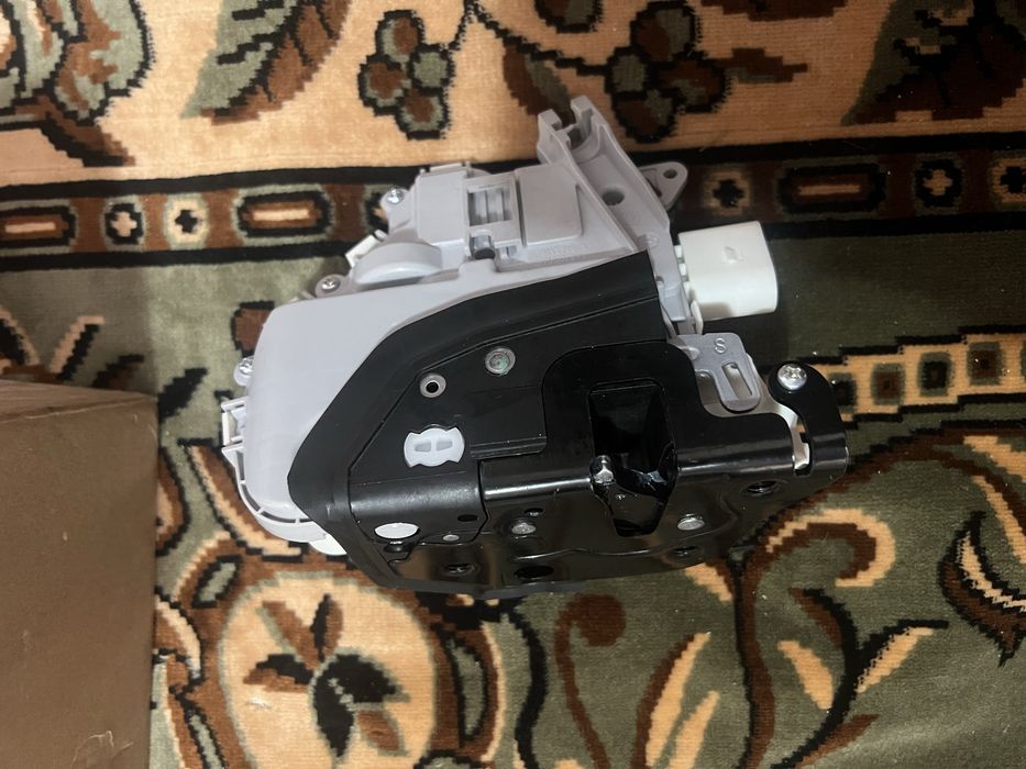 Broasca usa stanga Audi A4 B8