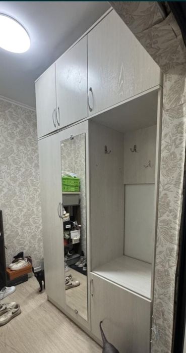 Продам Шкаф с антресолью