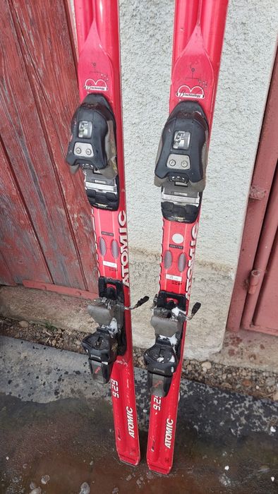 Skiuri Atomic aduse din Germania