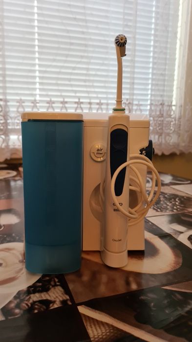 Продавам зъбен душ на Oral-B