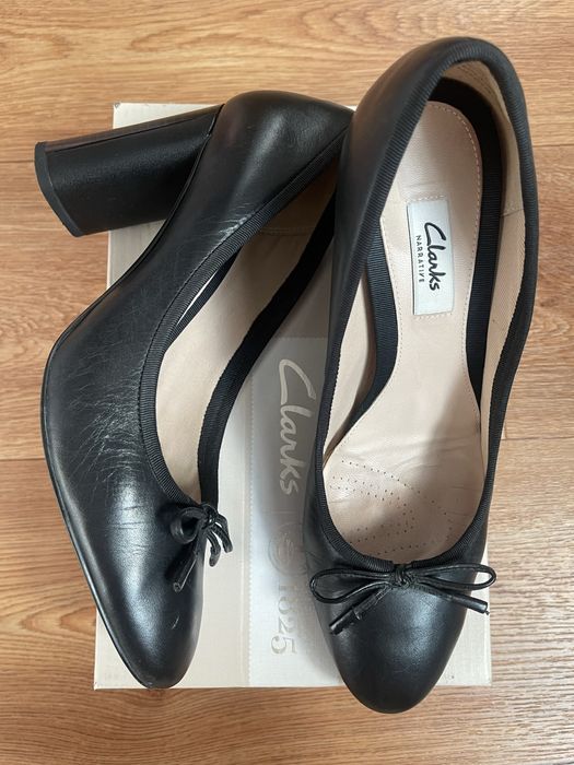 Кожаные чёрные туфли бренда Clarks, размер 40