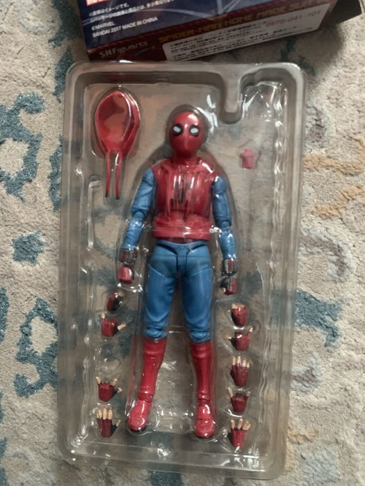 Продам фигурку человека паука