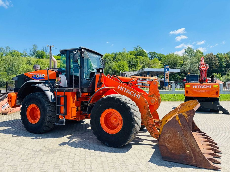 Incarcator frontal Hitachi ZW 310-6, an fabricatie 2019, 24 tone, cupa 4.5mc