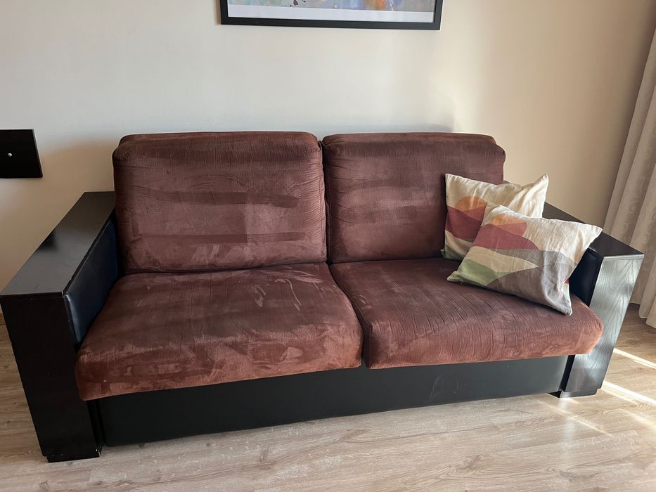 Разтегателен диван от кадифе