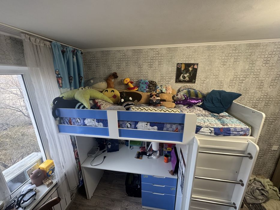 Кровать чердак со шкафом +стол+ матрас