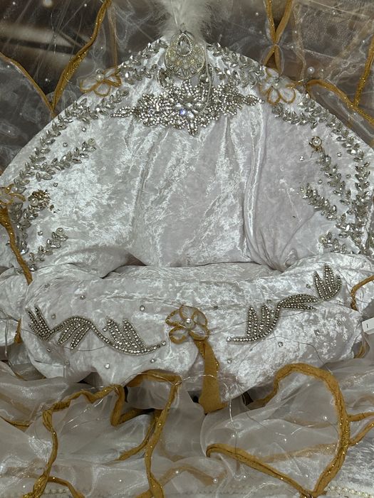 Тақ-гүл-трон сатамын