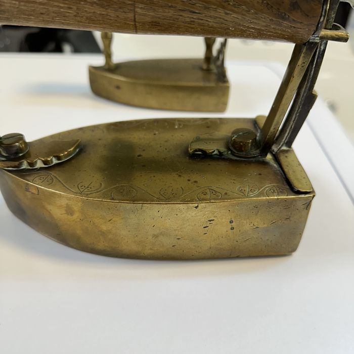 Fier de calcat rar antic medieval bronz masiv alama fonta anii 1800