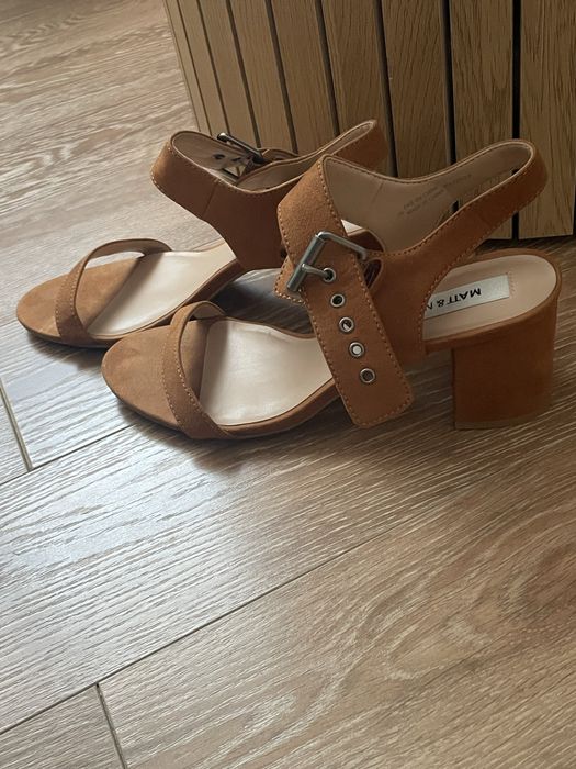 Дамски сандали.