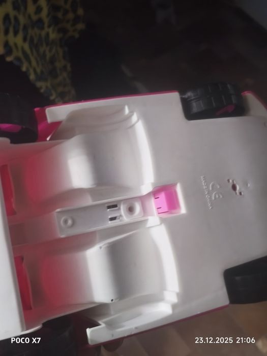 Прадаю детскую машинку