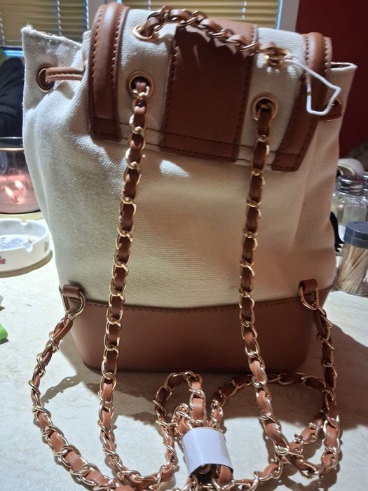 Дамска компактна раничка  нова бежово кафява елегантна