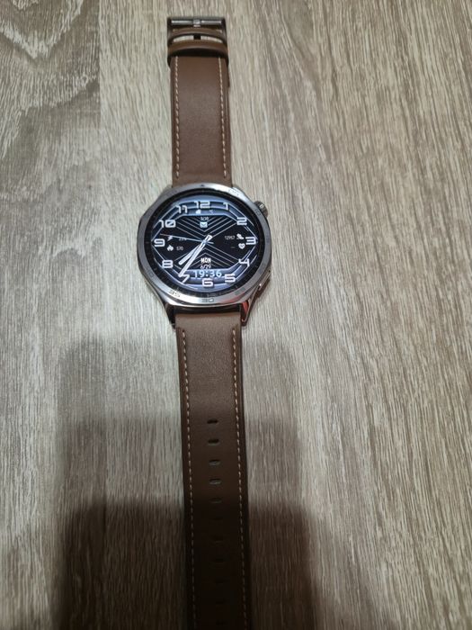 Huawei gt 5 watch brown