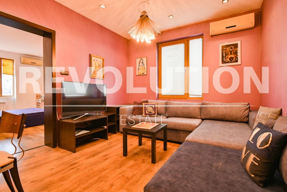 Дава се под наем Тристаен апартамент в София, Център - 96 кв.м за 1500 € - Снимка #2