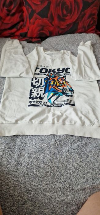 Bluza alba cu desene chinezesti