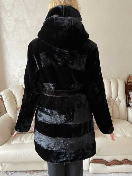 Шуба, пуховики, водозащитные плащи