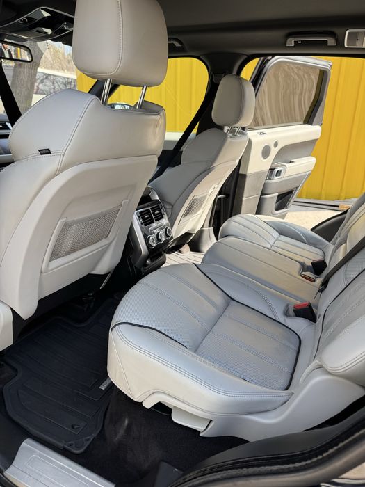 Land Rover Range Rover Sport 3. 0 SDV6 Лукс, мощ и присъствие на пътя | С включено ДДС