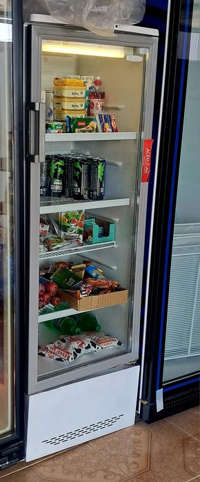 Продам витринный холодильник