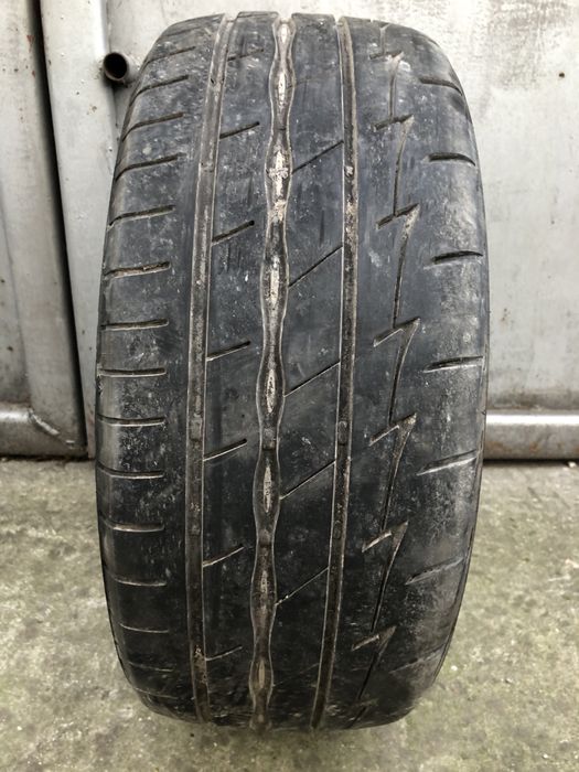 Гуми единички 215 45 18 и 225 40 18 DUNLOP Firestone летни