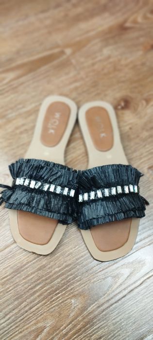 Продам женские шлепки.