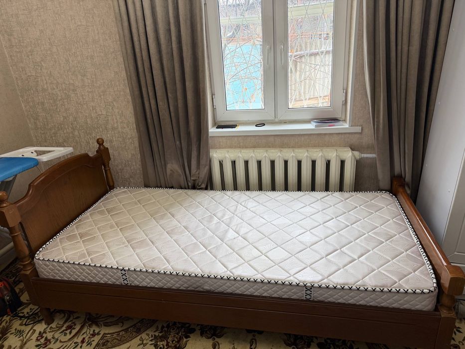 Кровать в хорошем состоянии