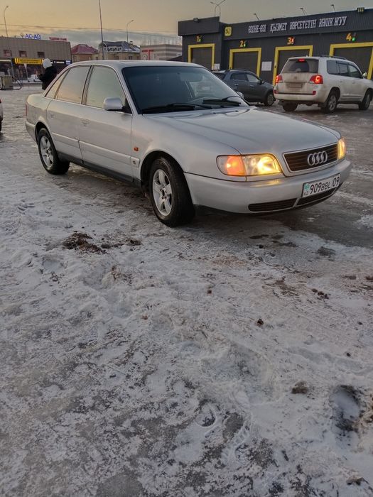 Машина ауди а6 с4