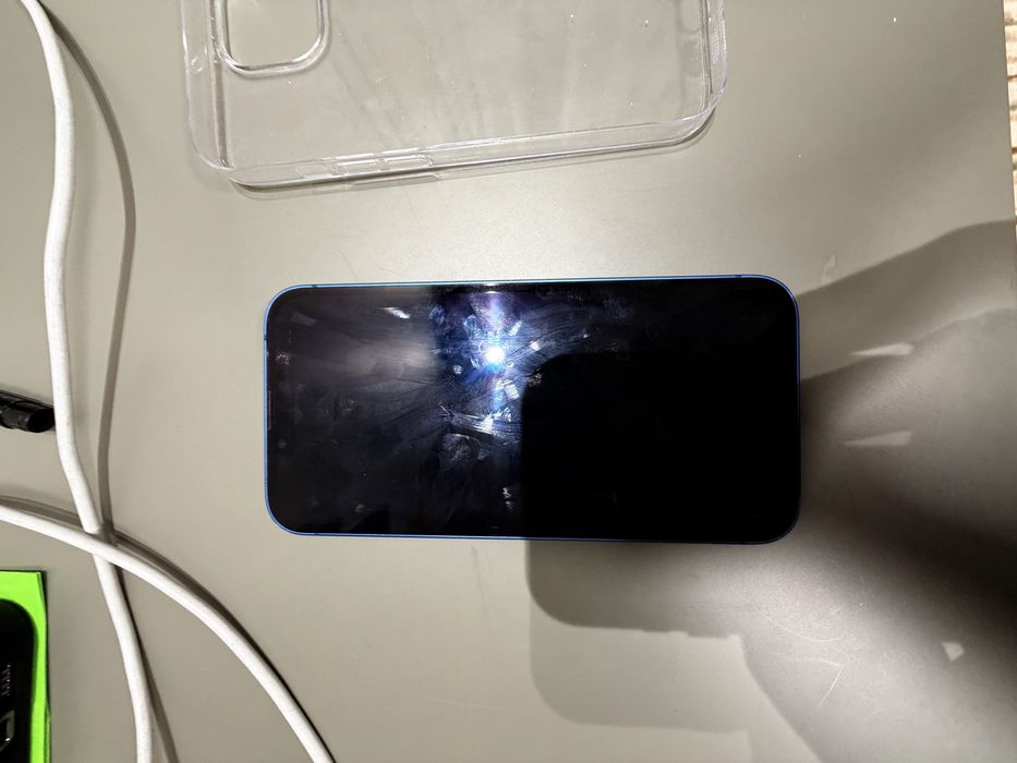 продаю айфон 13 на 128 гб