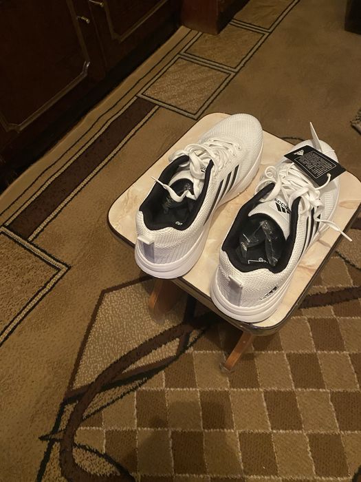 Кроссовки adidas новые