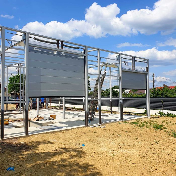 Vindem și montăm uși industriale