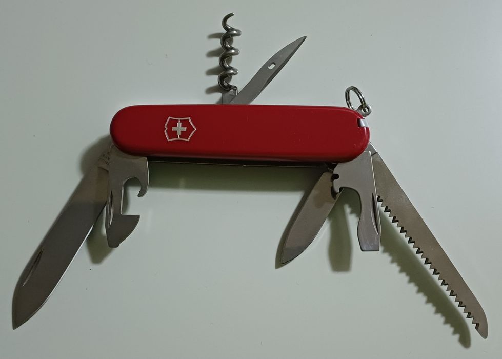 Briceag cutit multifunctional ca nou Victorinox Camper nefolosit