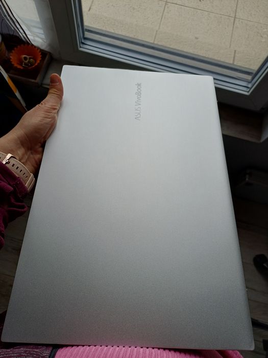 Asus VivoBook S15 x532fl със ScreenPad