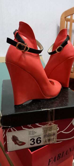 Продам. Женская обувь