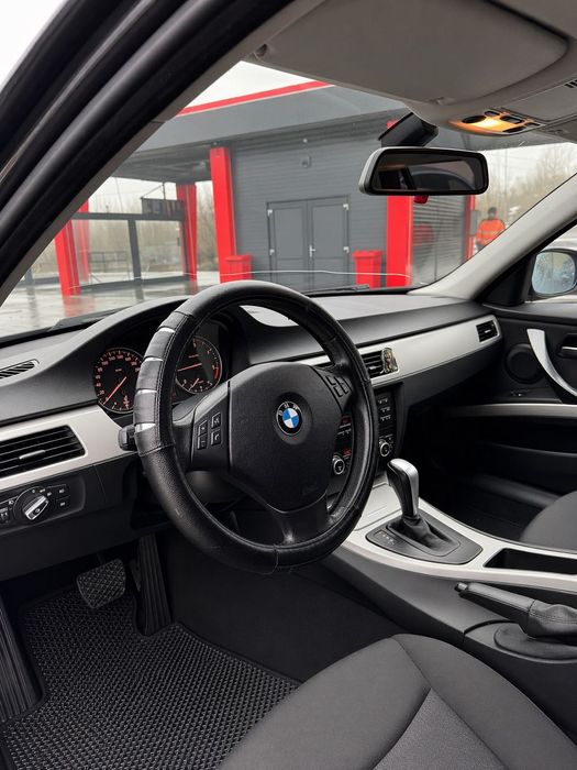 BMW 320 facelift 2010