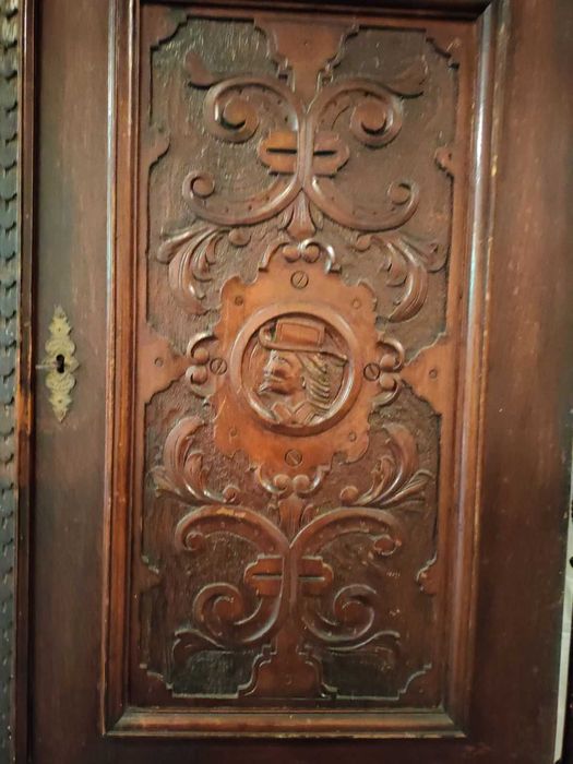 Старинна дърворезба