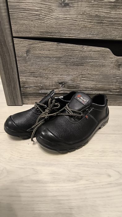 Обувь для работ .