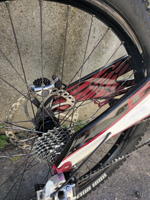 GT fury 26 Карбонов Downhill bike Fox 40 сервизиран XTR Спирачки Fox shox