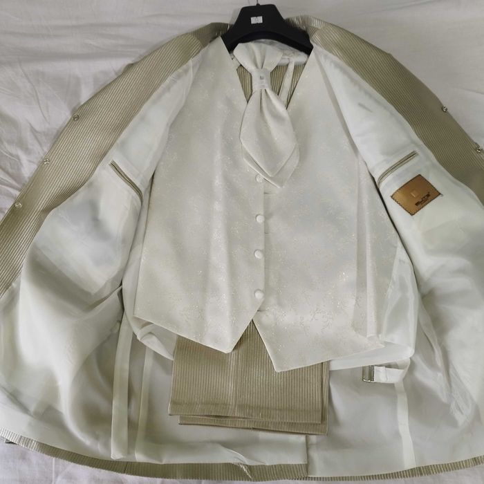 Vând costum ginere mărimea 52