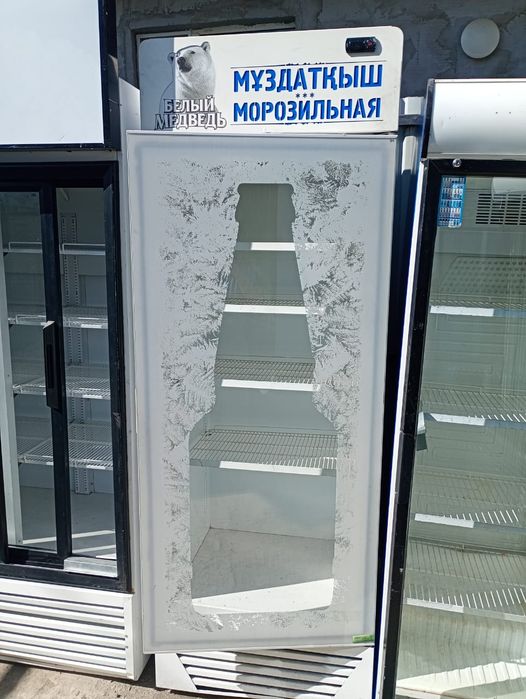 Холодильники 2х дверные  ветринные