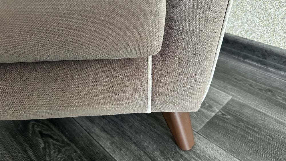 Диван с двумя креслами