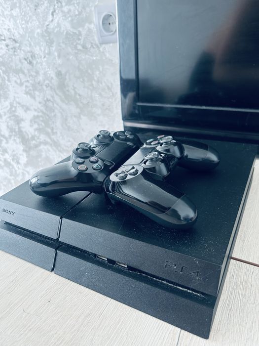 Пс 4 продам 2 джостика