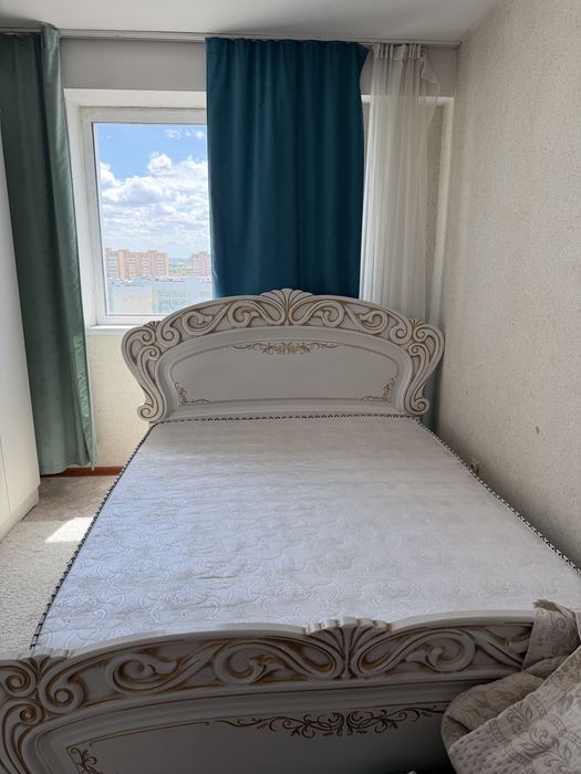 Продам спальный гарнитур