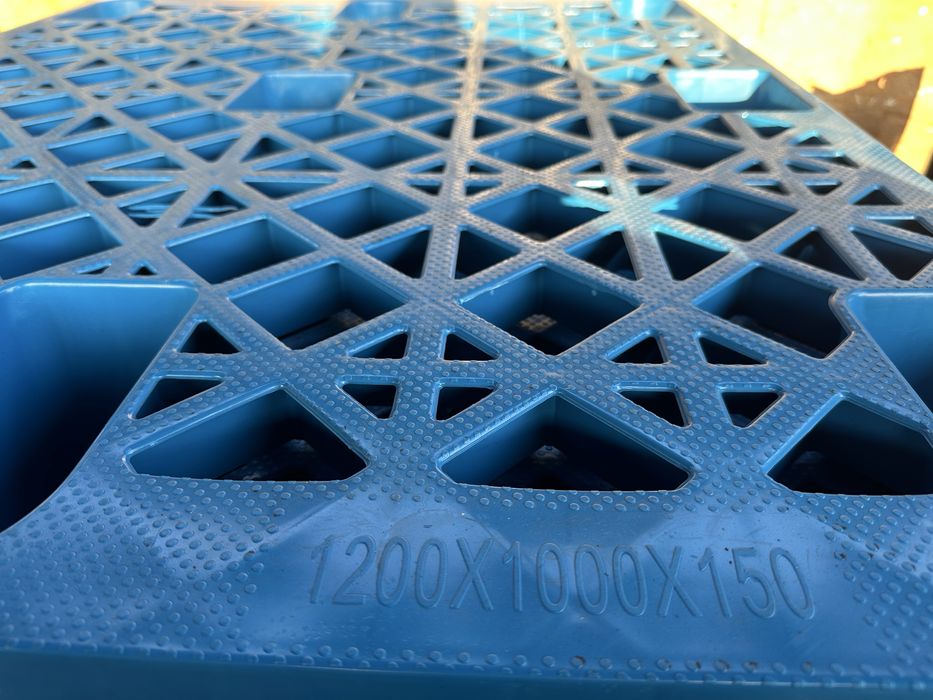 Продам паллеты пластиковые