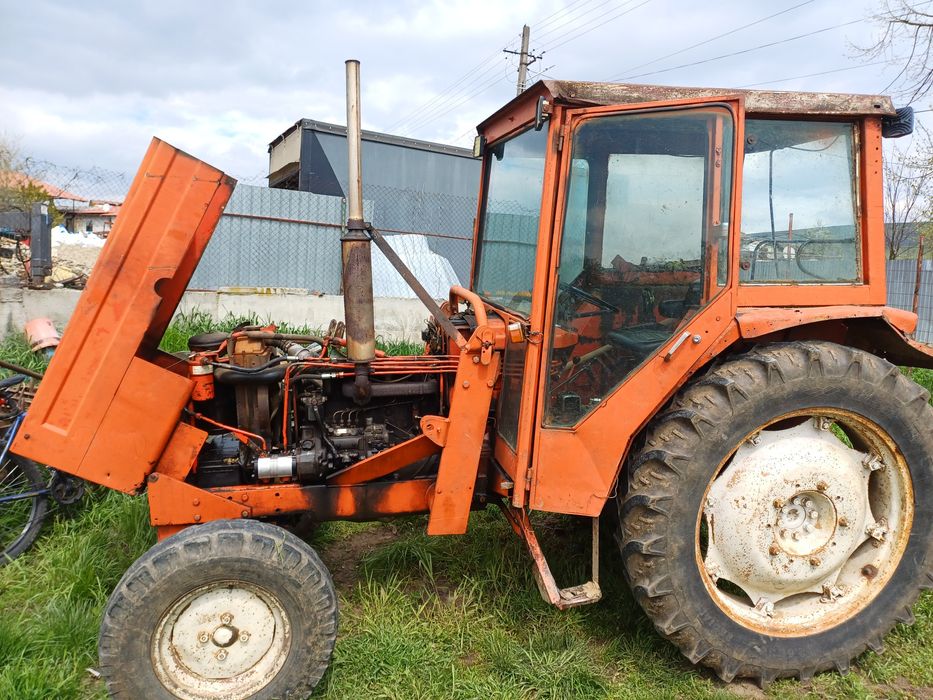 Vând tractor 65 cai