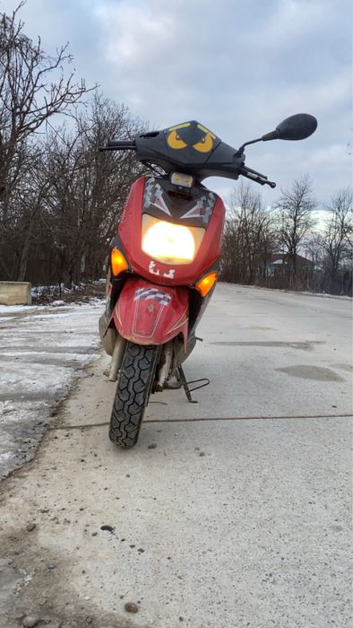 vând scuter first bike